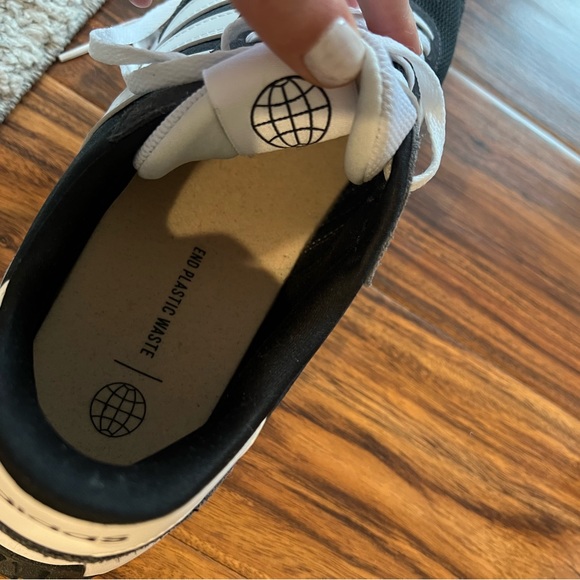 Adidas Sneakers Size 11.5 Never Worn - Picture 3 of 4